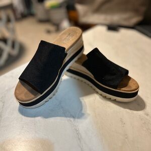 TOMS Black and Tan Women's Mules
